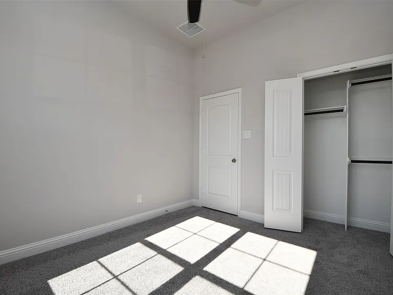 19718 Dwight Eisenhower Dr — Photo 11