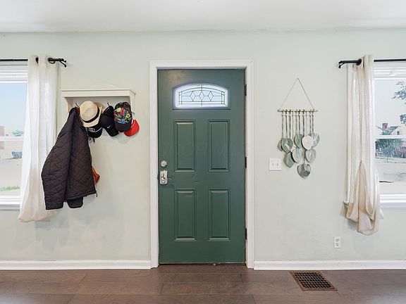 3rd image of 869 Binns Blvd