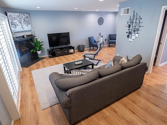 5th image of 13211 Vanowen St APT 6