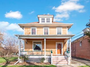 320 Avon St, Aurora, IL 60505