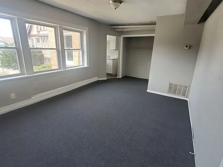 2214-2220 W Hopkins St. (8 Unit) — Photo 1