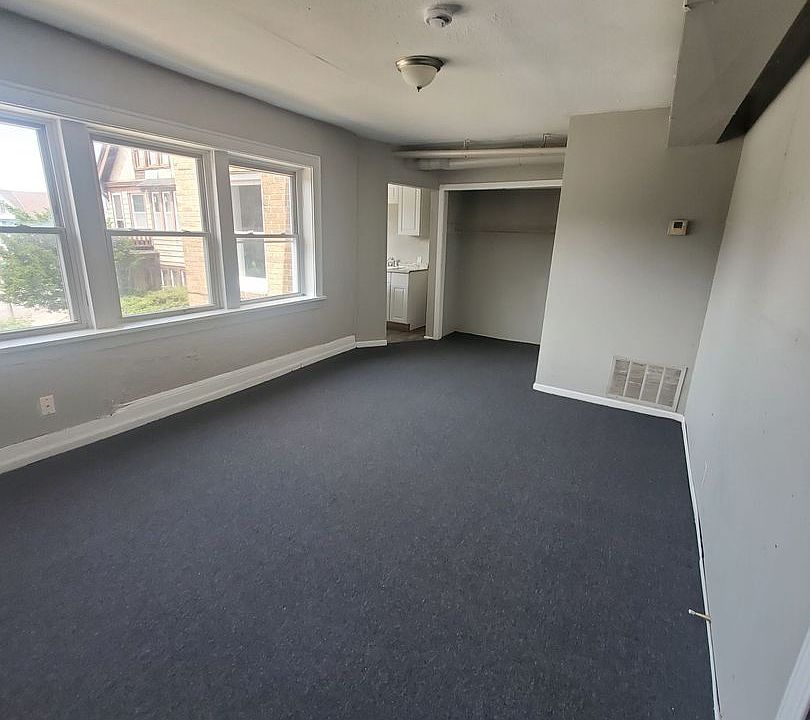 1st image of 2214-2220 W Hopkins St #7