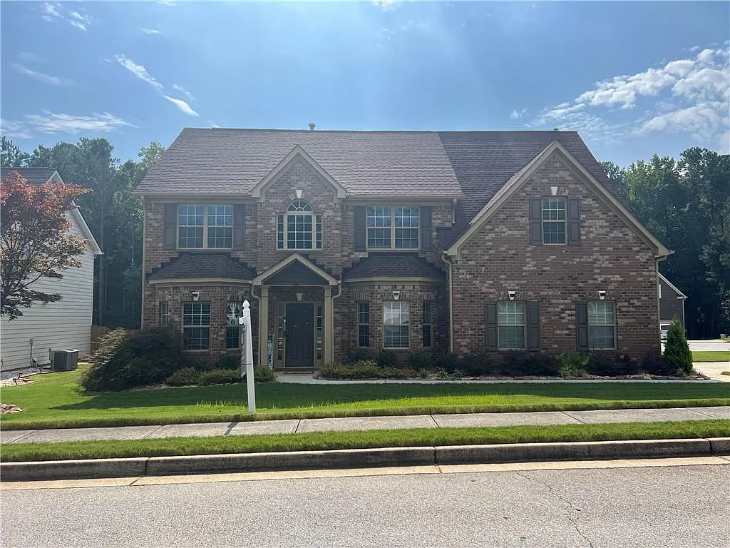 5 bed, 3.0 bath, 2933 sqft, $2,795 — Photo 2