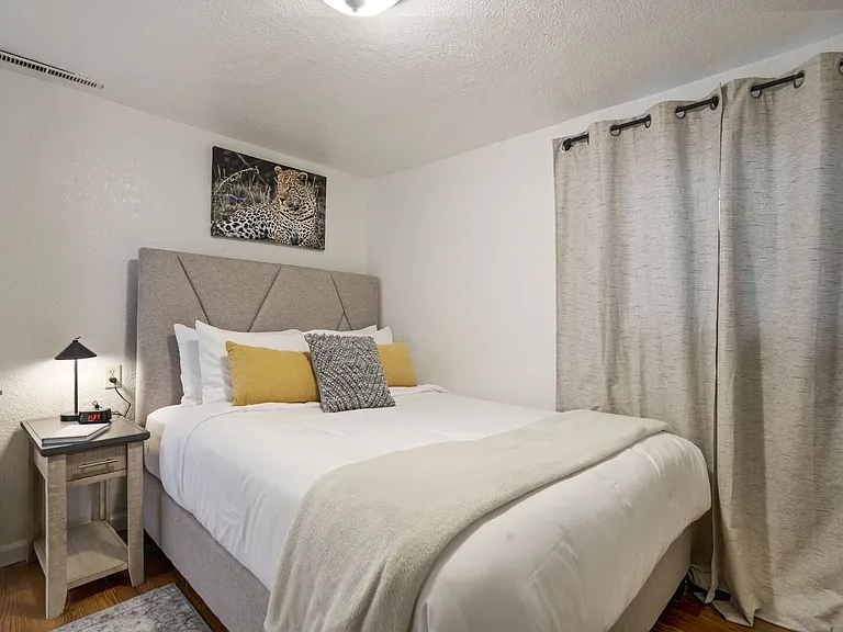 Bedroom #2
Comfortable queen bed with fresh linens and soft lighting_perfect for winding down.