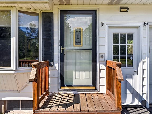 5th image of 42 Hillview Dr