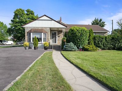 1756 Meadow Ln, East Meadow, NY, 11554
