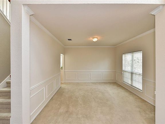 5th image of 300 Fort Edward Dr