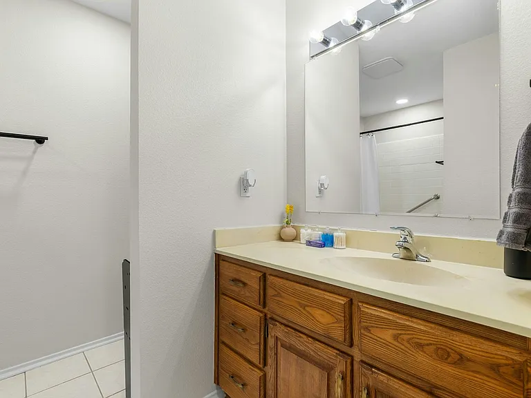 1100 Wayland Dr — Photo 15