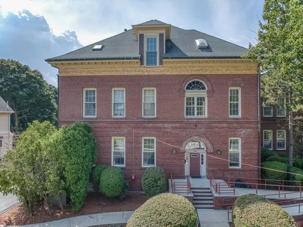 408 Lebanon St APT 15, Melrose, MA 02176