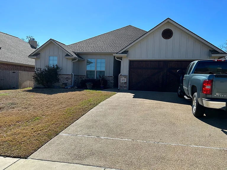 4021 Crestmont Dr — Photo 1