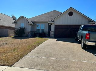 4021 Crestmont Dr, College Station, TX 77845