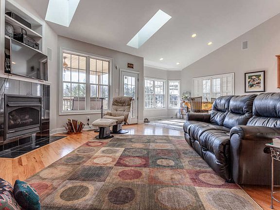 4th image of 8612 Carter Grove Way