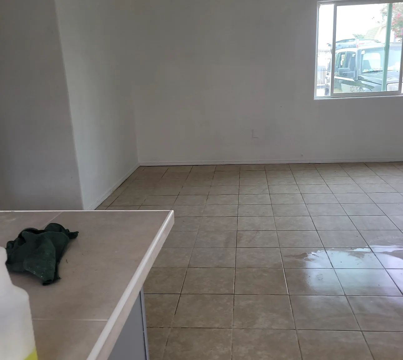 4 bed, 1690 sqft, $1,988 — Photo 3