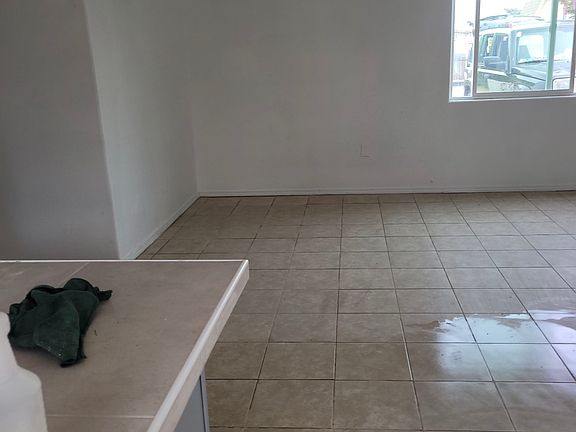 3rd image of 672 Federal St