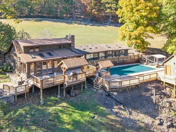 808 Heatherton Dr, Covington, VA 24426