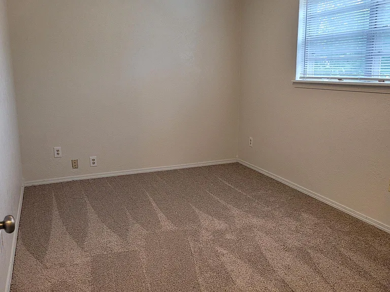 8605 Ambassador Rd — Photo 9