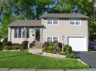 22 Cedar Dr, Rochelle Park, NJ 07662