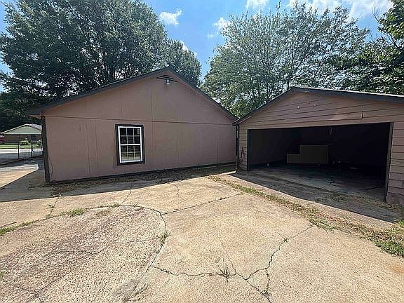 3rd image of 3396 Kenie Ave