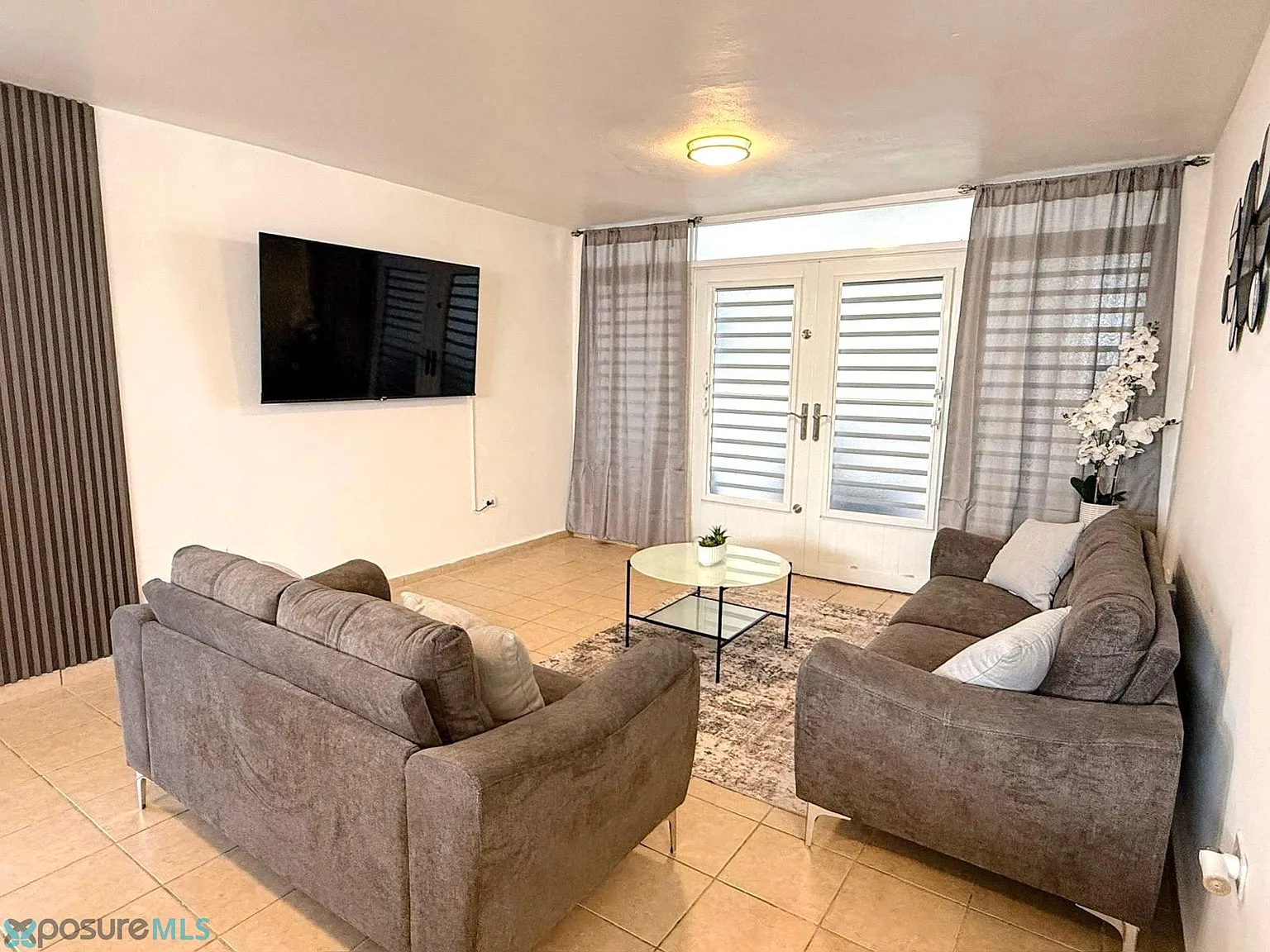 3 bed, 3.0 bath, 1900 sqft, $2,300 — Photo 3