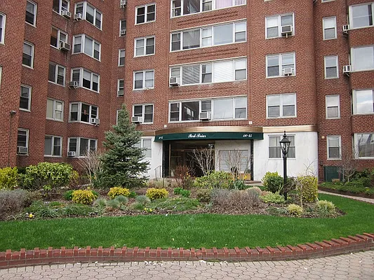 Sold by Benjamin Realty Since 1980 | media 1