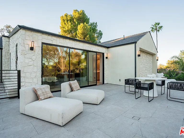 5064 Encino Ave — Photo 36
