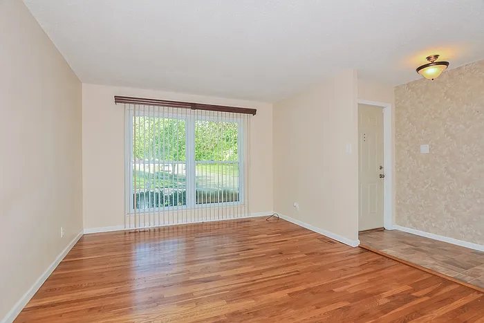 3 bed, 2.0 bath, 1082 sqft, $1,425 — Photo 3