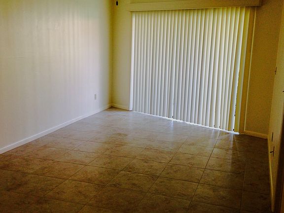 5th image of 1971 NE Collins Cir APT 1