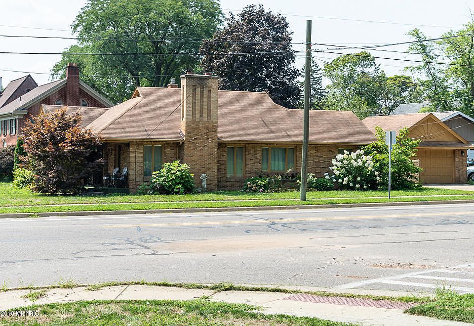 1st image of 215 Orchard Ave