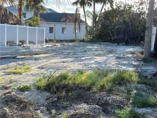 260 Miramar St, Fort Myers Beach, FL 33931