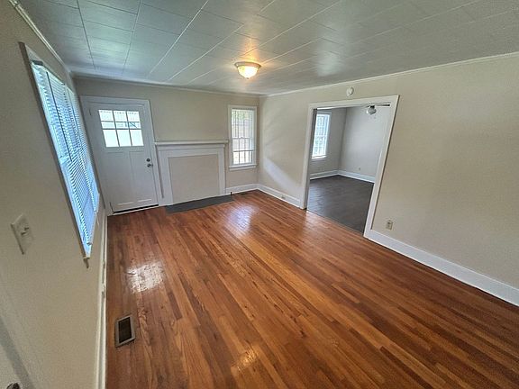 3rd image of 857 Bradley St