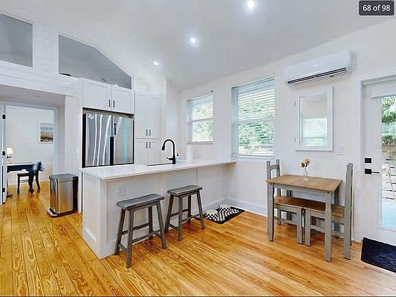 4th image of 205B Mary Ave #B