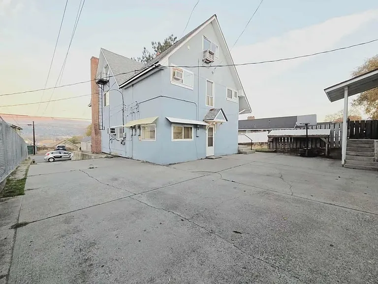 330 Roosevelt Ave — Photo 45
