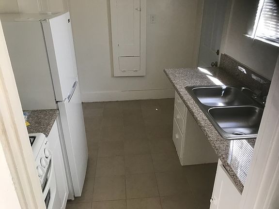 4th image of 1340 Junipero Ave APT 7