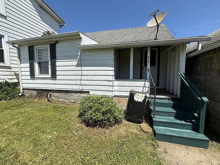 913 Ward St — Photo 17