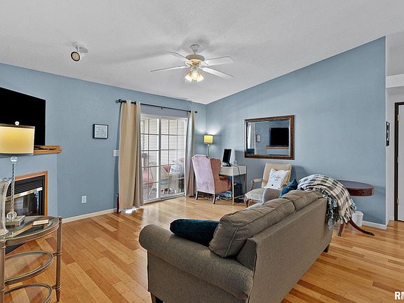 4th image of 113 E Price St Unit 303