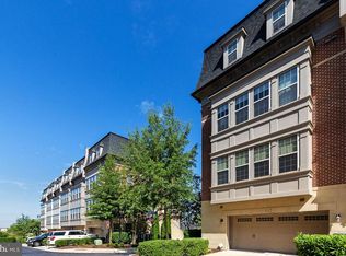 512 Overlook Park Dr #33, Oxon Hill, MD 20745