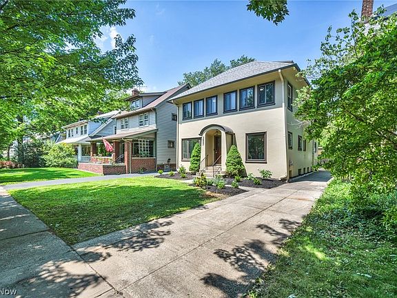 2nd image of 3007 Edgehill Rd