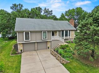 320 SE Saratoga Dr, Blue Springs, MO 64014