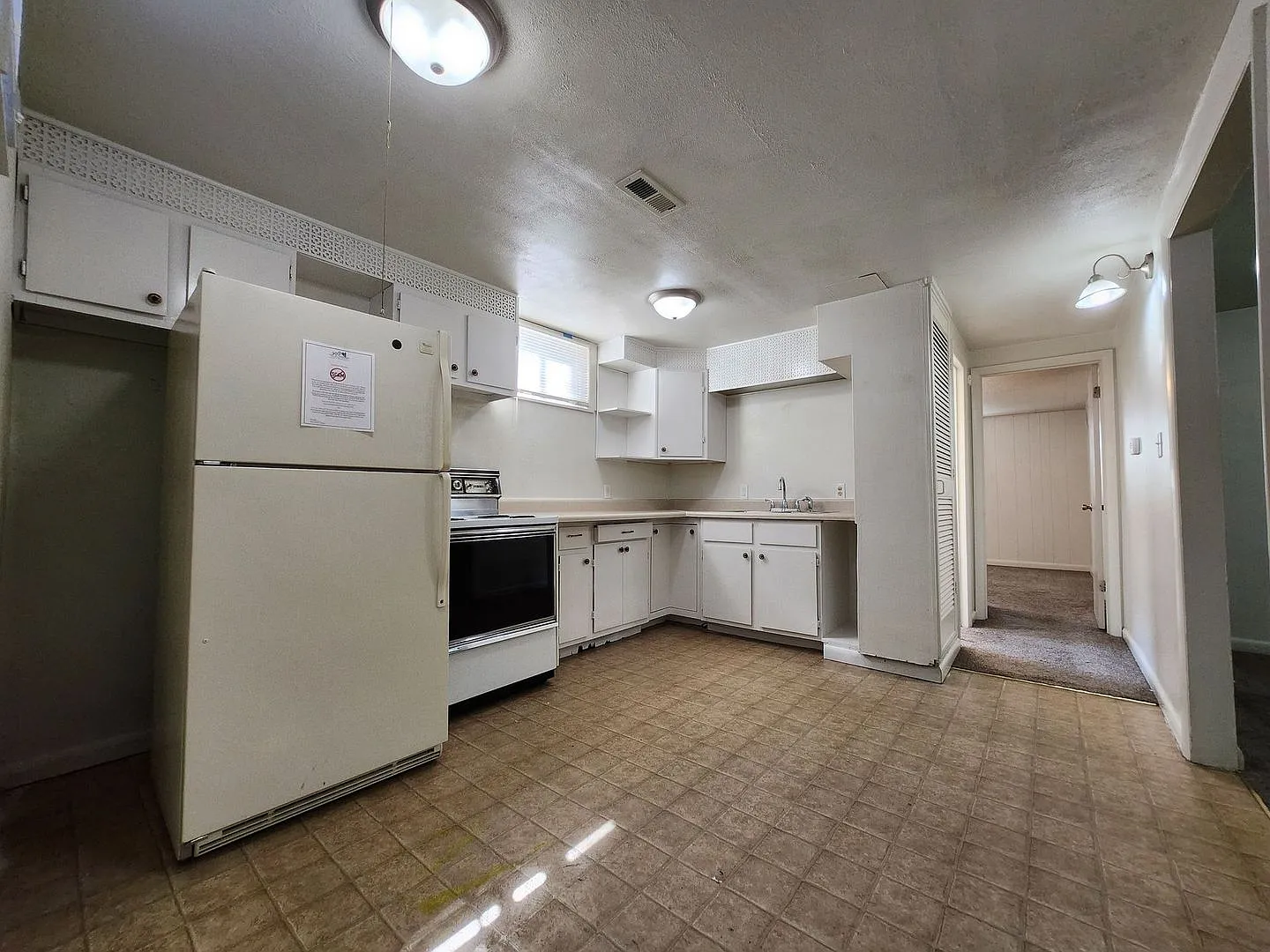 Cozy 1 Bedroom with Central A/C, Walk-In Closet & Laundromat on Site | Save 50% Off First Month's... — Photo 3