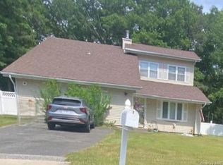 3 Felway Drive, Coram, NY 11727