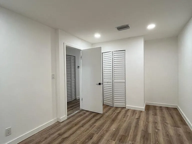 2308 Jackson St — Photo 8