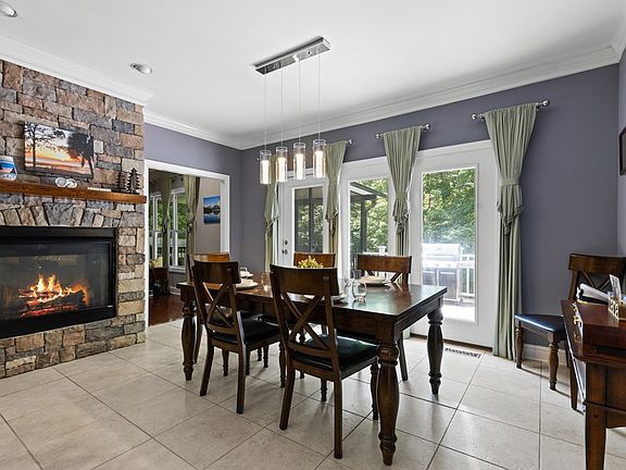 5th image of 45 Hemlock Ct