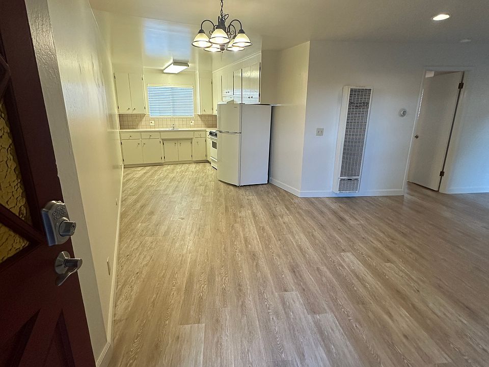 1st image of 402 Dakota Ave APT 4