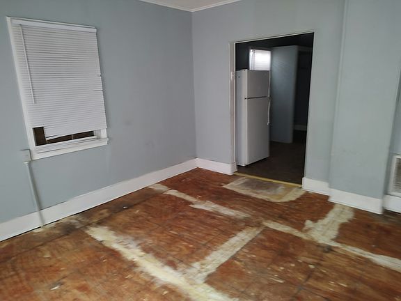 2nd image of 707 W Gladys St