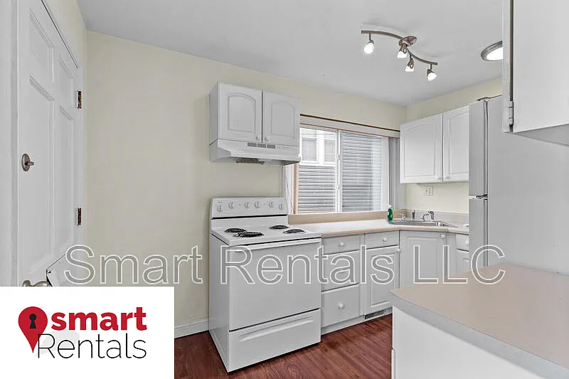 Studio, 1.0 bath, 600 sqft, $949 — Photo 3