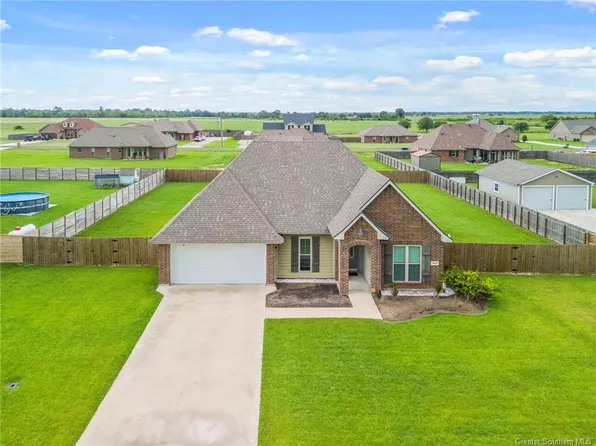 7452 Buckskin Dr, Lake Charles, LA 70647