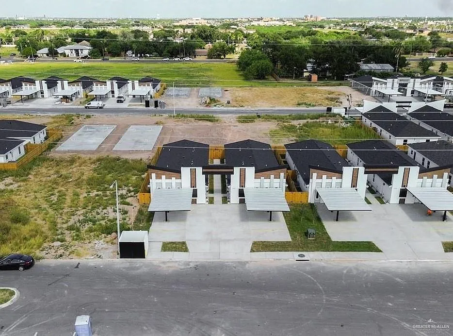 Building Photo - 604 N Onyx Ave #4
