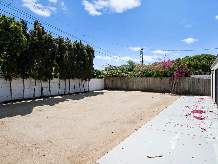 3611 Riviera Dr — Photo 41