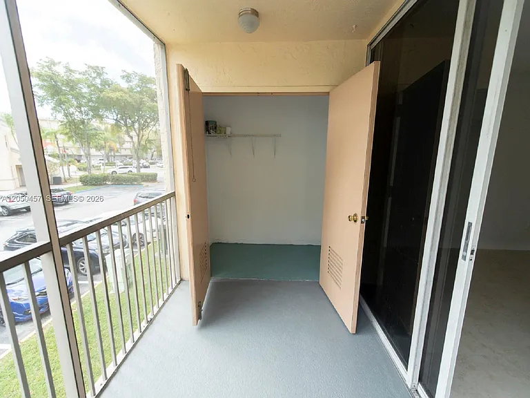 8373 Lake Dr #201 — Photo 37