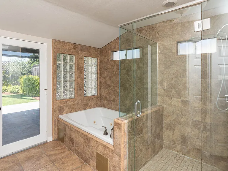 4256 Napier St — Photo 14